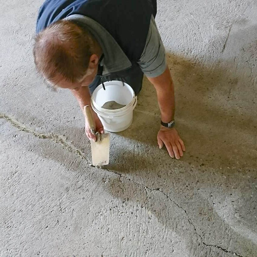 Komsol SEAL Risse Beton alter strapazierter Beton ausbessern