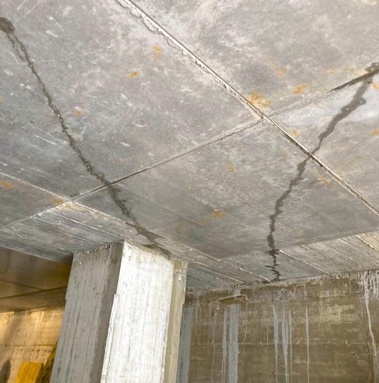 Strapazierter Beton komsol® - Der einzigartige Schutz für Beton – ungiftig