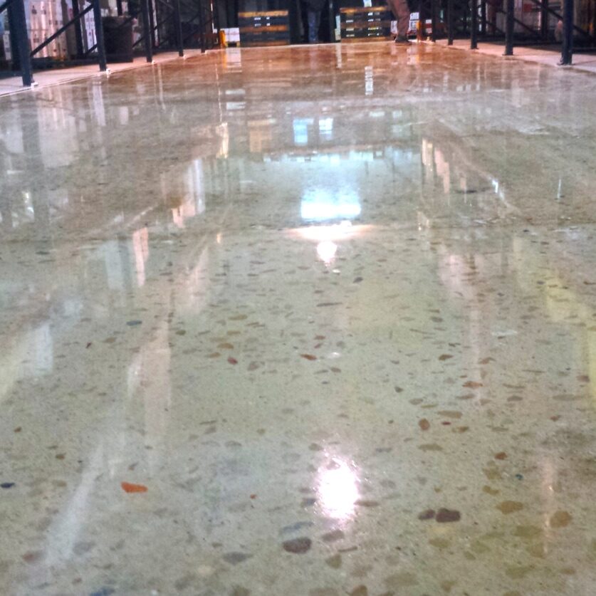 komsol Komsol®SEAL behandelt risse industrie boden versiegelt rutschfest grip halt haftung griffigkeit poliert Industrie