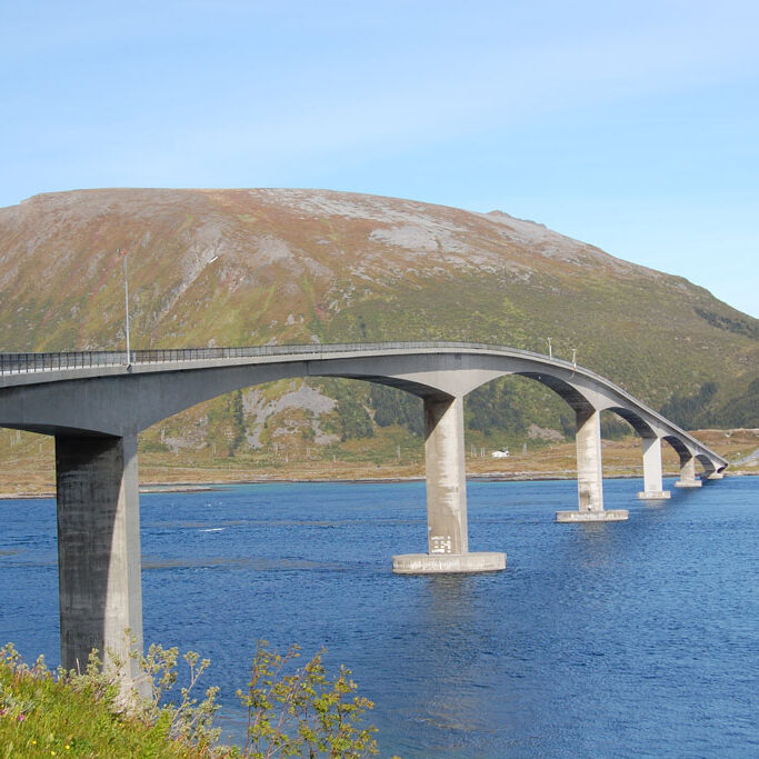 komsol innerseal sanierung versiegelung beton seitenteile sockel pfeiler Skarnsund Bridge wasser brückenbauwerk