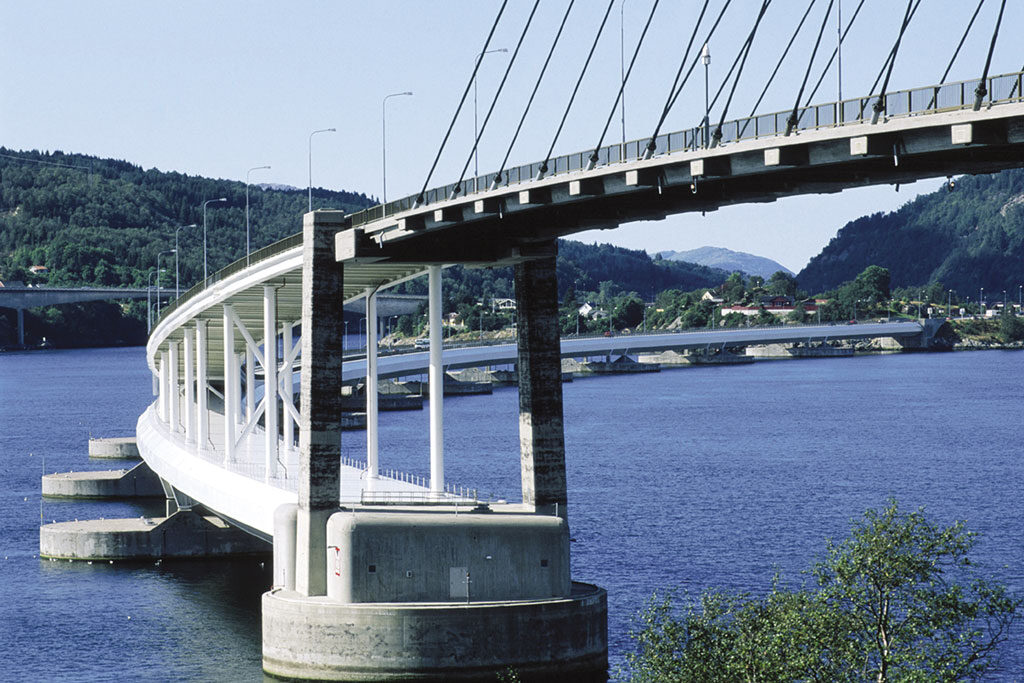 komsol innerseal sanierung versiegelung beton seitenteile sockel pfeiler Skarnsund Bridge wasser infrastruktur