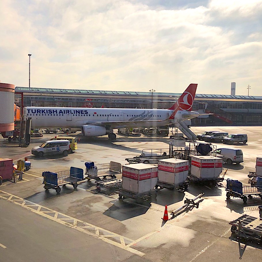 komsol Komsol®SEAL plus Flughaefen Flugzeuge Rollwege Parkposition Rampe Hallenboeden Hangar Enteisung Betonplatten