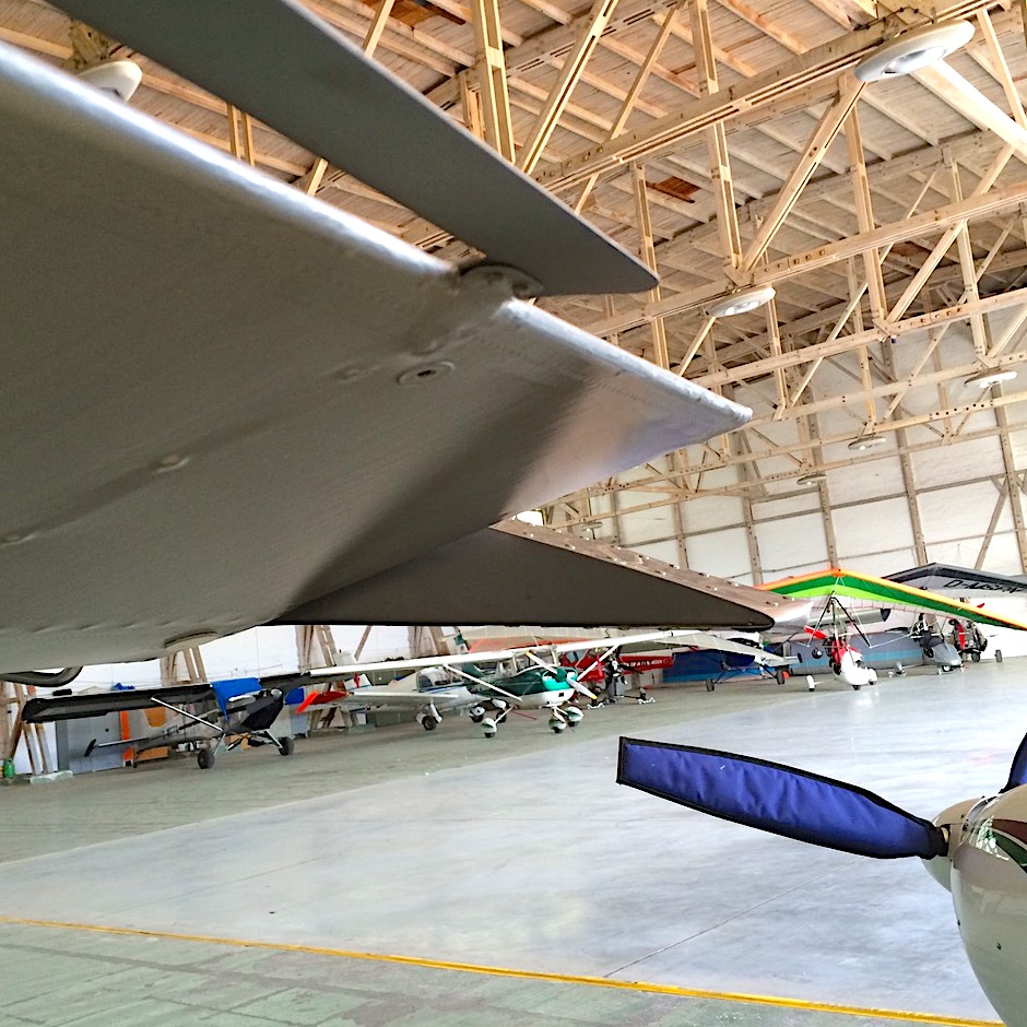 komsol Komsol®SEAL plus Flughaefen Flugzeuge Rollwege Parkposition Rampe Hallenboeden Hangar Enteisung Betonplatten Halle