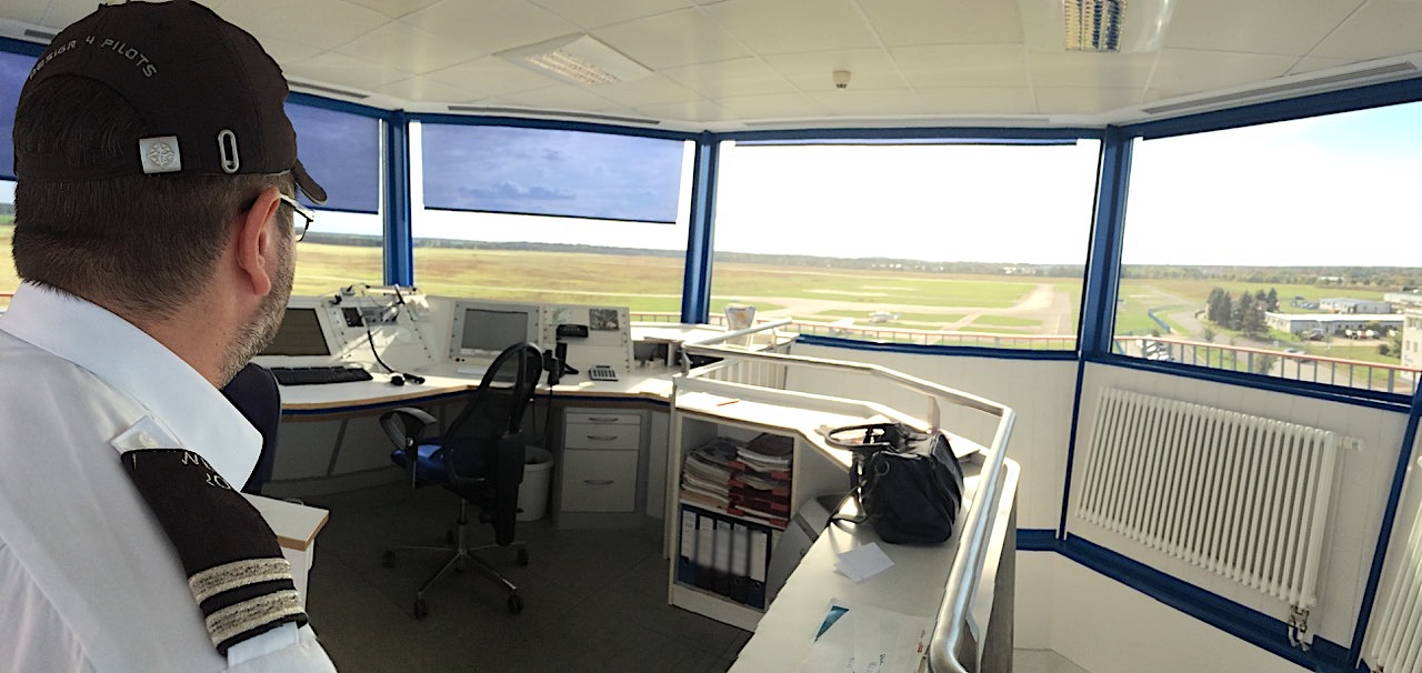 komsol Komsol®SEAL plus Flughaefen Flugzeuge Rollwege Parkposition Rampe Hallenboeden Hangar Enteisung Betonplatten Tower