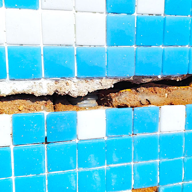 komsol Innerseal Schwimmbaeder Schwimmhallen Wasseraufbereitung Mosaikstein Fugen Mosaik Risse